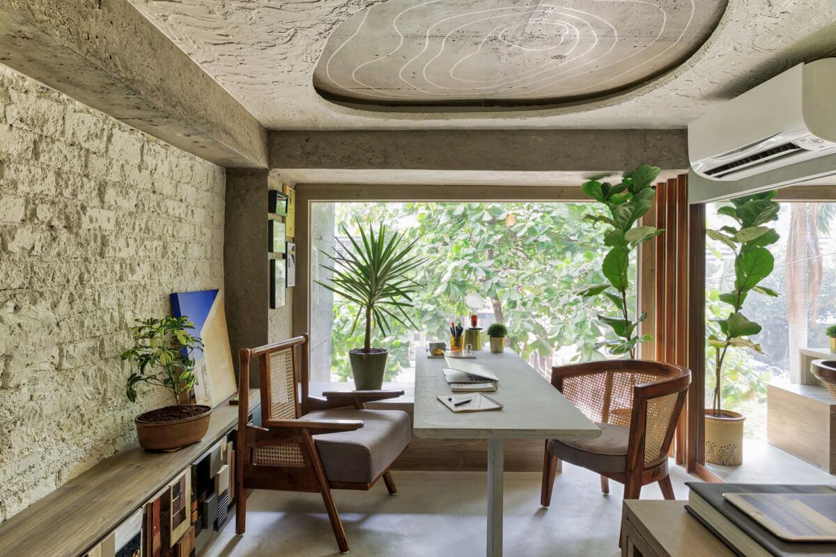 孟买ZERO9设计工作室，阳光充足的宽敞舒适办公空间