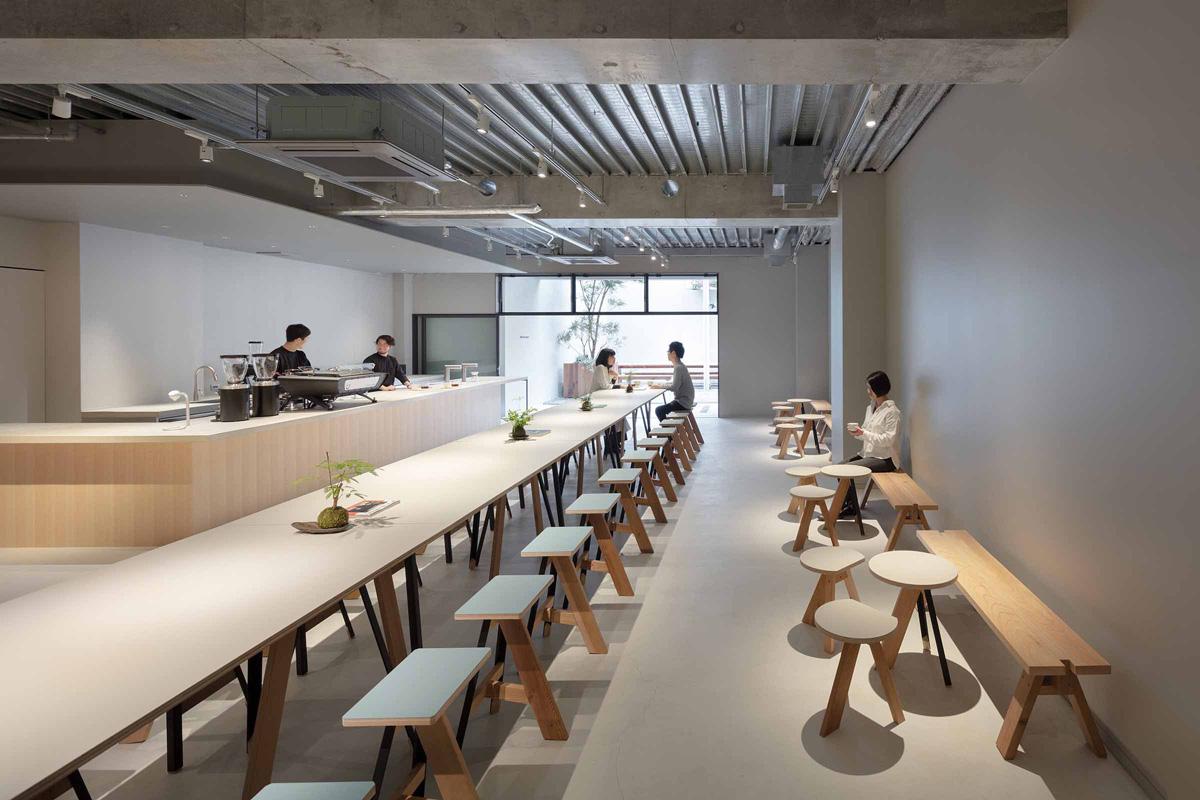 东京dotcom space咖啡店，具有科技感的极简主义空间